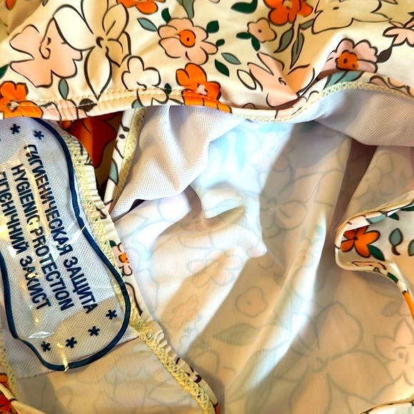 One Piece Swimsuit with Ruffled V-Neck with Open Hole Back - Picture 11 of 11